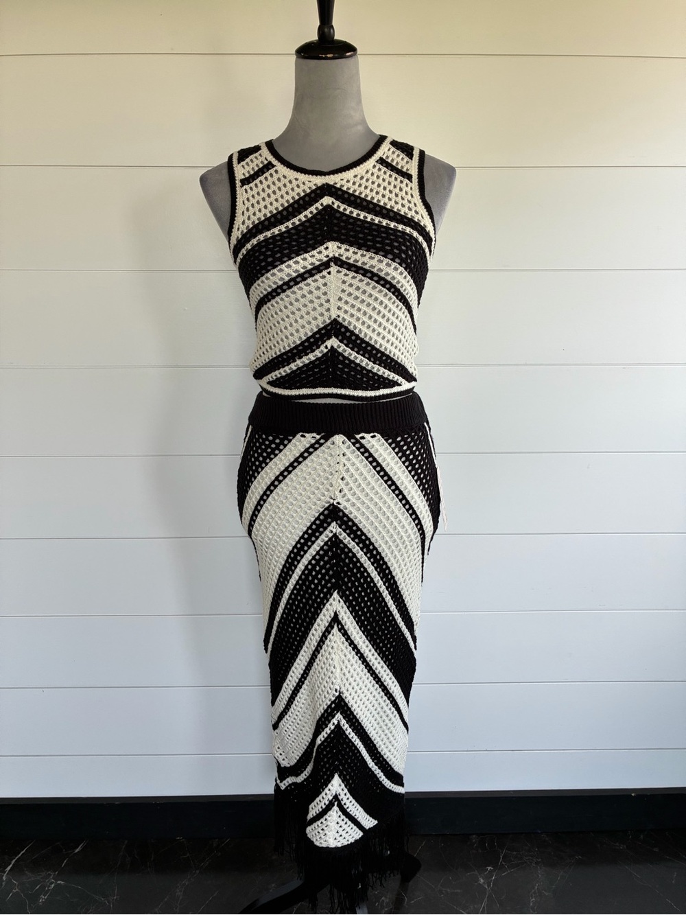 Willow & Wind black and white chevron crochet two-piece set Sz S NWT/0398